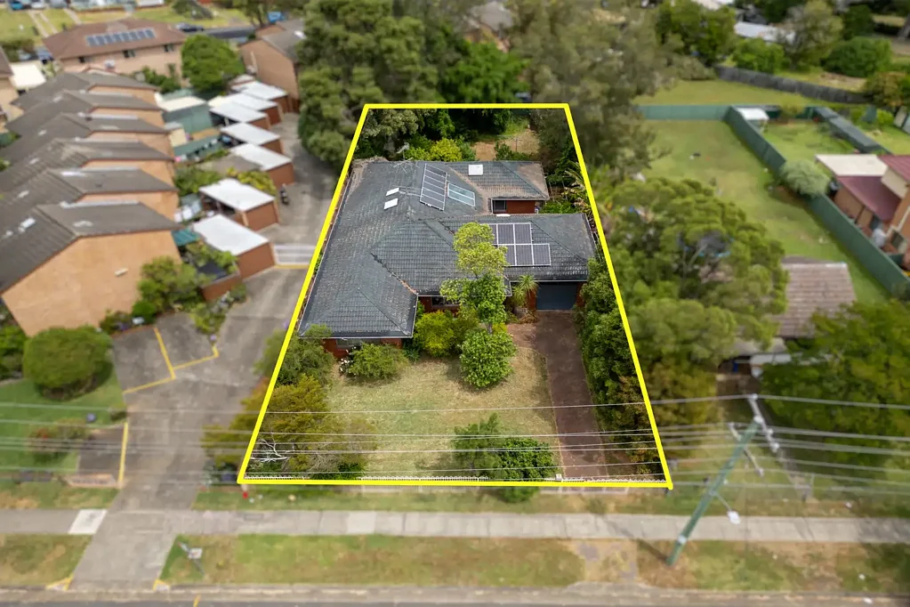 13 Hosking Crescent, Glenfield, NSW 2167