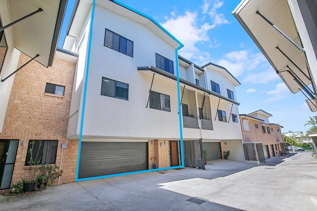 Woody Point 4 Slaapkamer Coastal Elegance Just 40 Metres from Scotts Point Waterfront...