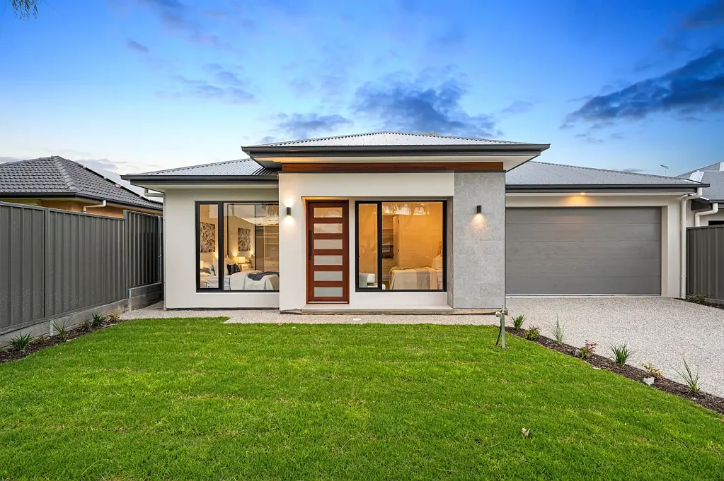 Modbury North 4Moenga Contemporary brand new 4-bedroom home with double garage !!