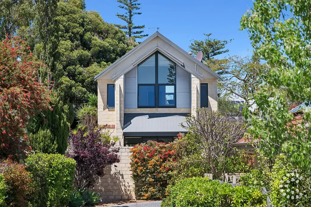 White Gum Valley 3房  Modern Light-Filled Townhouse Offering Space, Style and Seclusion moments from Fremantle