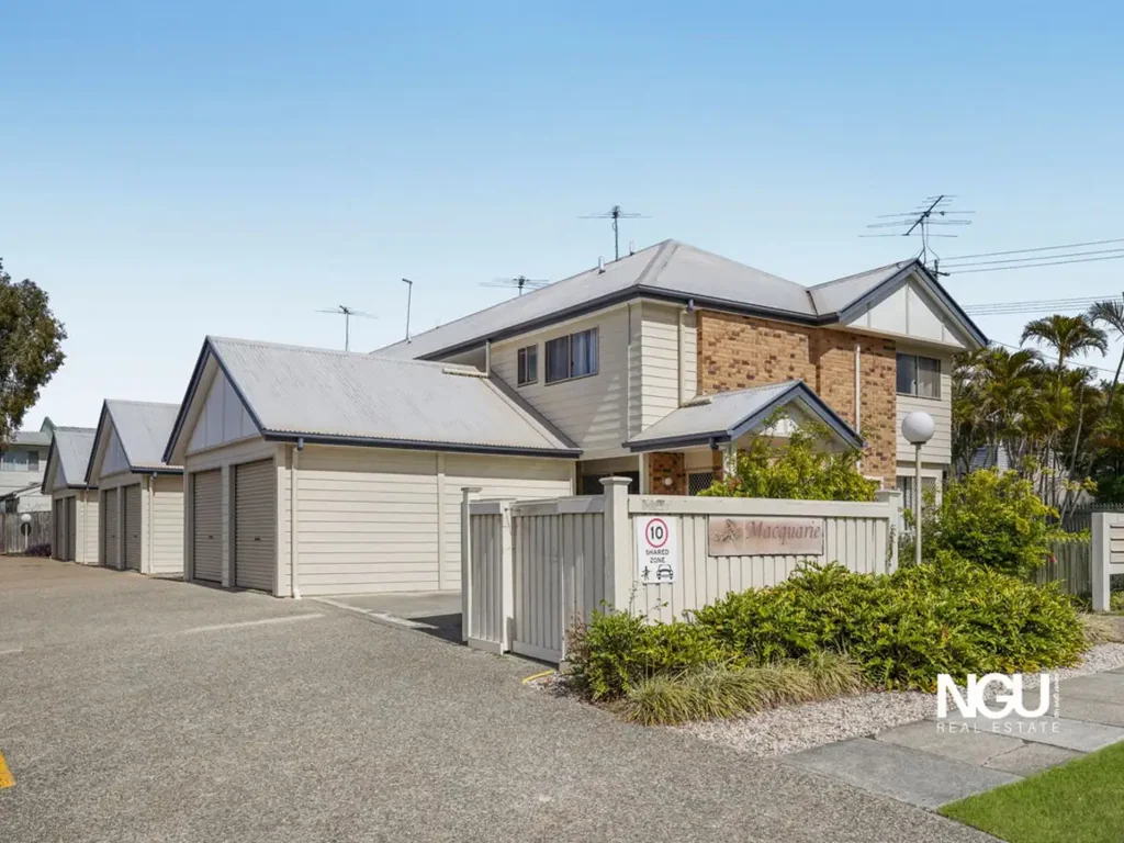 Booval 2Habitaciones LOW MAINTENANCE UNIT WITHIN WALKING DISTANCE TO EVERYTHING!
