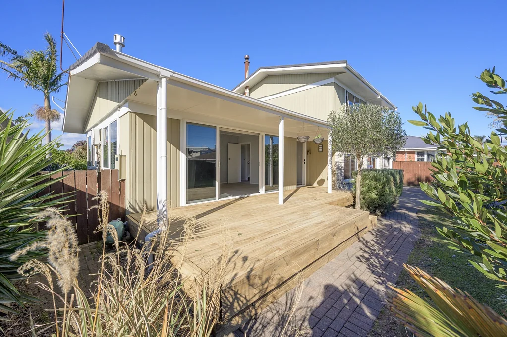 Maungatapu 4房  Solid Family Home with Potential