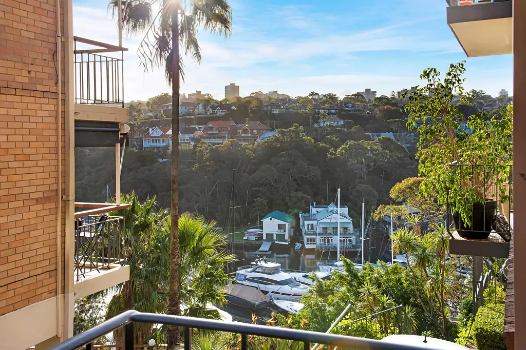 Charming Mosman Apartment with Harbour Glimpses