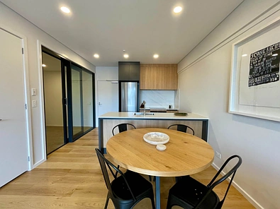 Brand new apartment with sky tower view