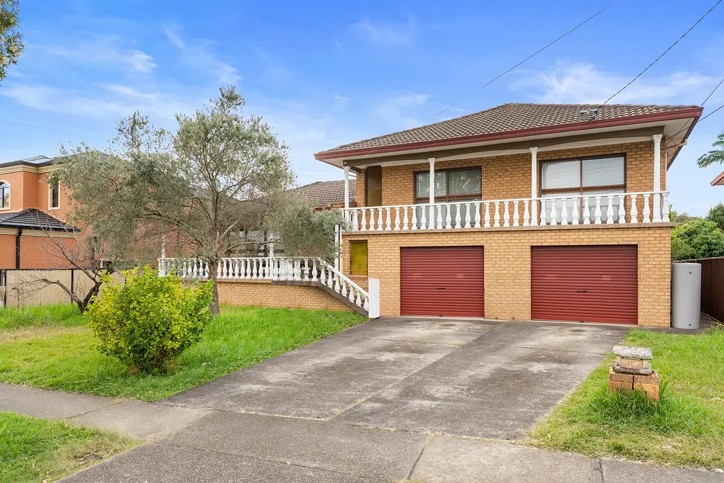 Chipping Norton 5બેડરૂમ Spacious 5-Bedroom Family Home with Expansive Backyard - Prime Chipping Norton Location  AUCTION 28TH JUNE 2025 9:30AM
