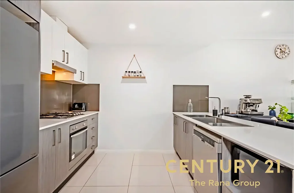 Modern Apartment Offering Style, Space & Convenience - Walk to the Station