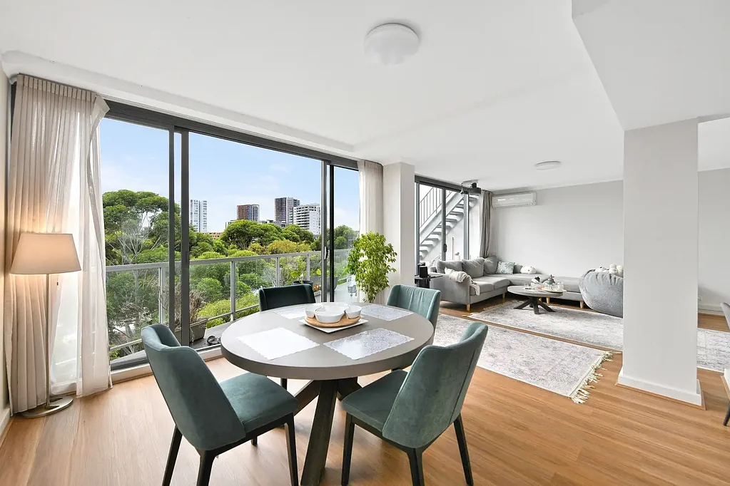 Zetland 3房 3卧书房公寓 现代 设计 宽敞空间 地理优越 步行火车站 公交便捷 2个车位 2个储物笼 Oversized North Facing, City Views, Top Floor, Dual level (house like) 3 bedrooms apartments.