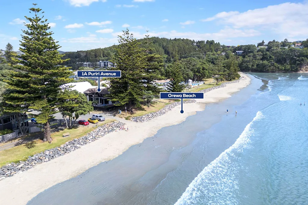 Orewa 4ਬੈੱਡਰੂਮ Prime Beachfront With potential!