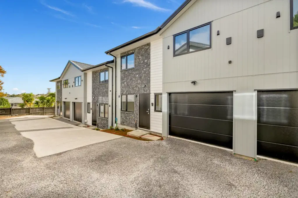 Howick 3房  Selling Fast in a Highly Sought-After Howick Location - Only 2 Homes Left!