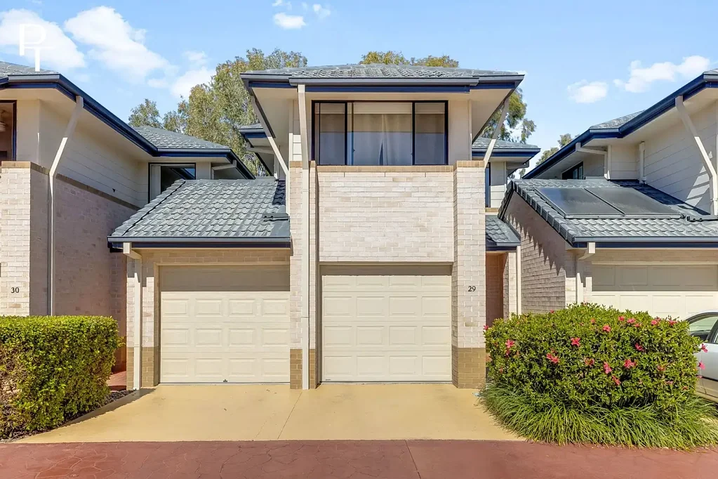 Sippy Downs 3कमरा Relaxed Lakeside Living in a Sought-After Gated Community
