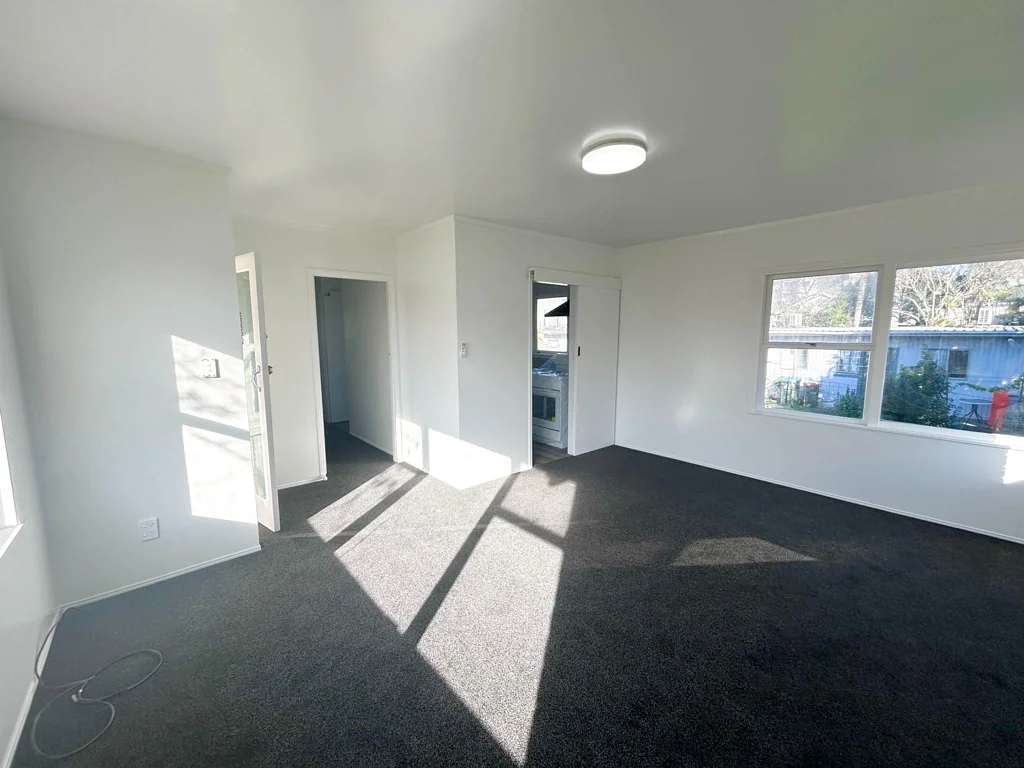 Spacious 2 Bedrooms Brick & Tile