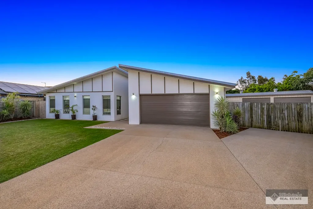 Kalkie 4ਬੈੱਡਰੂਮ Spacious Family Home with Parkland Access and Triple Bay Shed in Prime Kalkie Location!