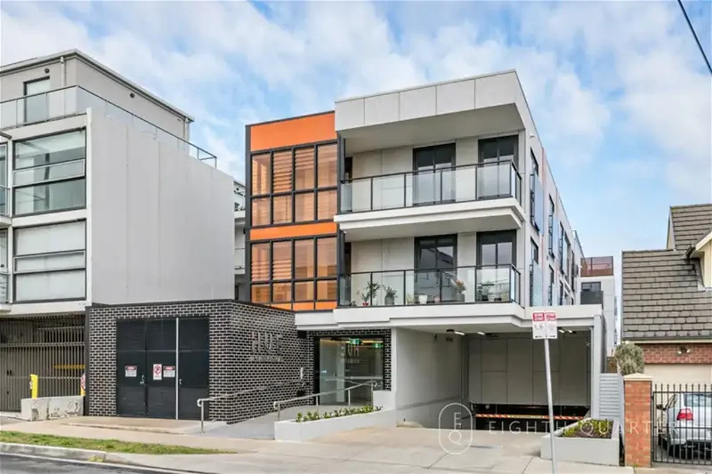3 Bedroom HUE Apartment In Hughesdale - Close to Everything