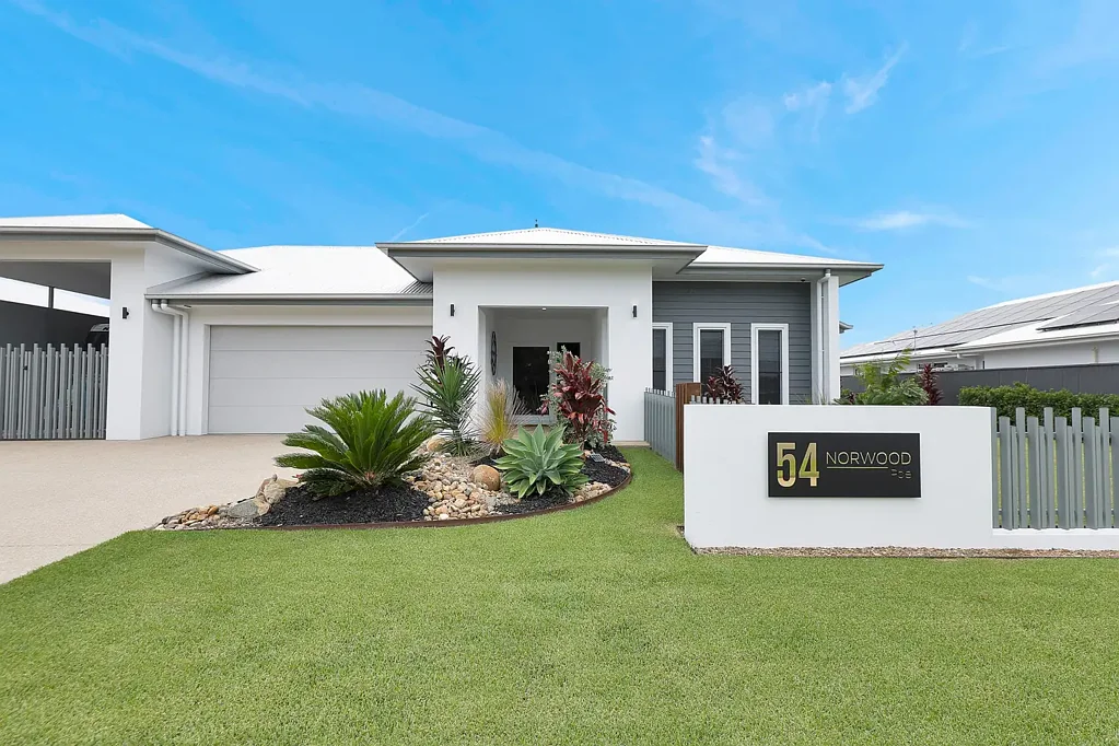 Beaconsfield 4ห้องนอน Perfect for Caravan & Boat Owners - High end Family Home with Secure Parking & Easy Access!