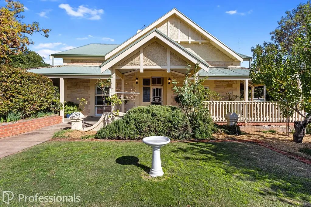 Clare 4房  A Storybook Bungalow with Timeless Appeal