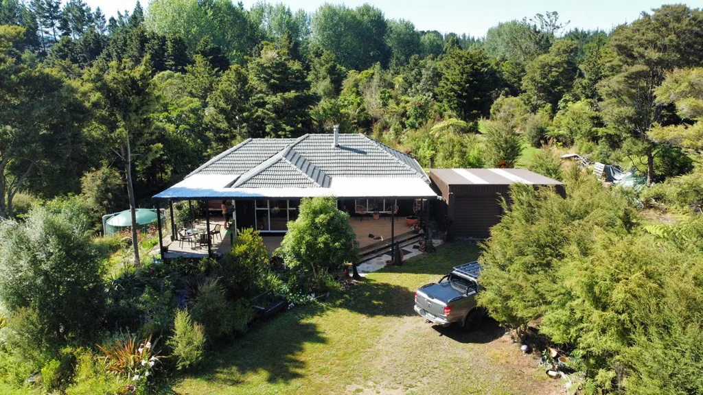 Kaikohe 3房  10 acres of native bush and lovely home
