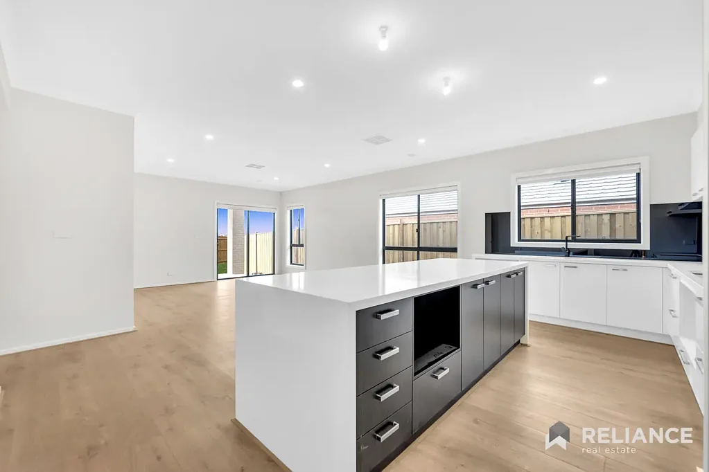 Deanside 4 Bedroom FHOG //Brand New 4-Bedroom Home with High-End Upgrades//2 mins to freeway access//2 mins to Durga Mandir