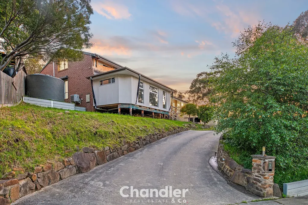 Upwey 4房 Upwey宁静死路 1865m²阔地 四卧多功能 家庭梦想空间 宽敞双车库 自然美景环绕 灵活待改套间 Tradie's Dream in Premium Upwey Location - Family Living with Endless Potential