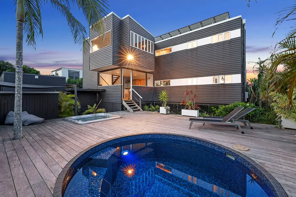 Byron Bay 5 Bedroom Versatile Belongil beach house enjoys Cape Byron views