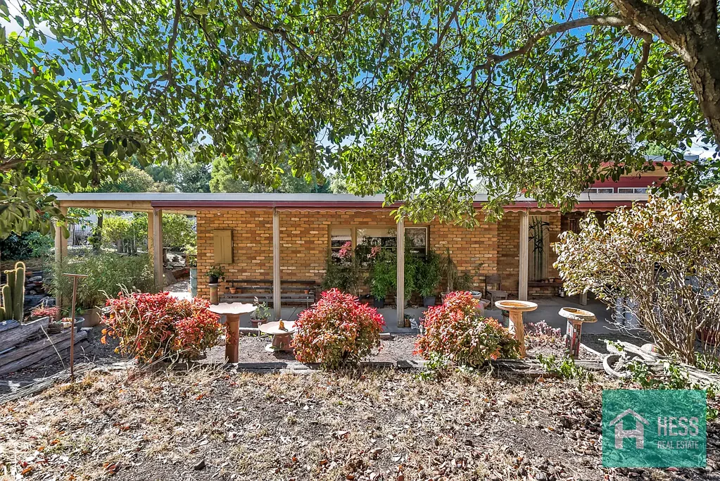 1 ACRE - AVAIL dec 1st - $700 PW