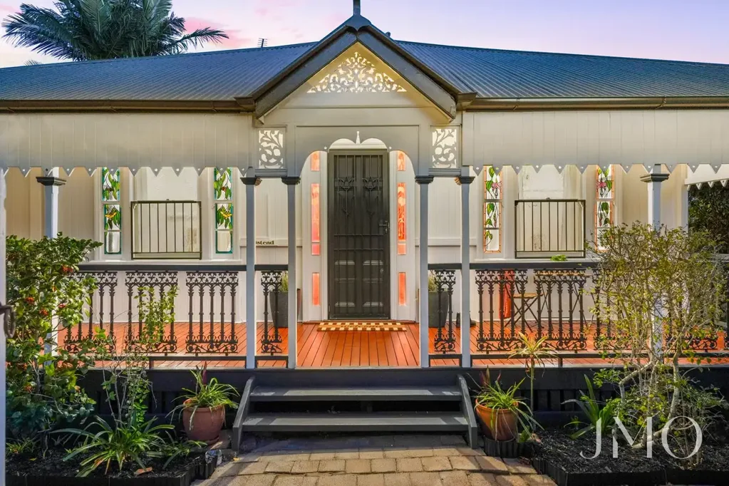 East Brisbane 5બેડરૂમ Prestigious Address. Historic Grandeur.