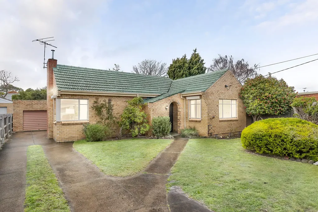 Hughesdale 3Kwarto Charming Potential in a Prized Pocket