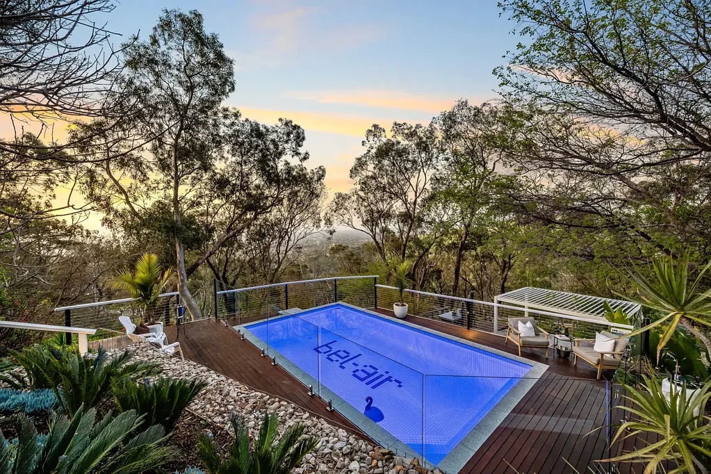 Belair 5房  ‘BEL – AIR’ | A high-altitude haven with panoramic views, poolside sway & two Airbnb studios.