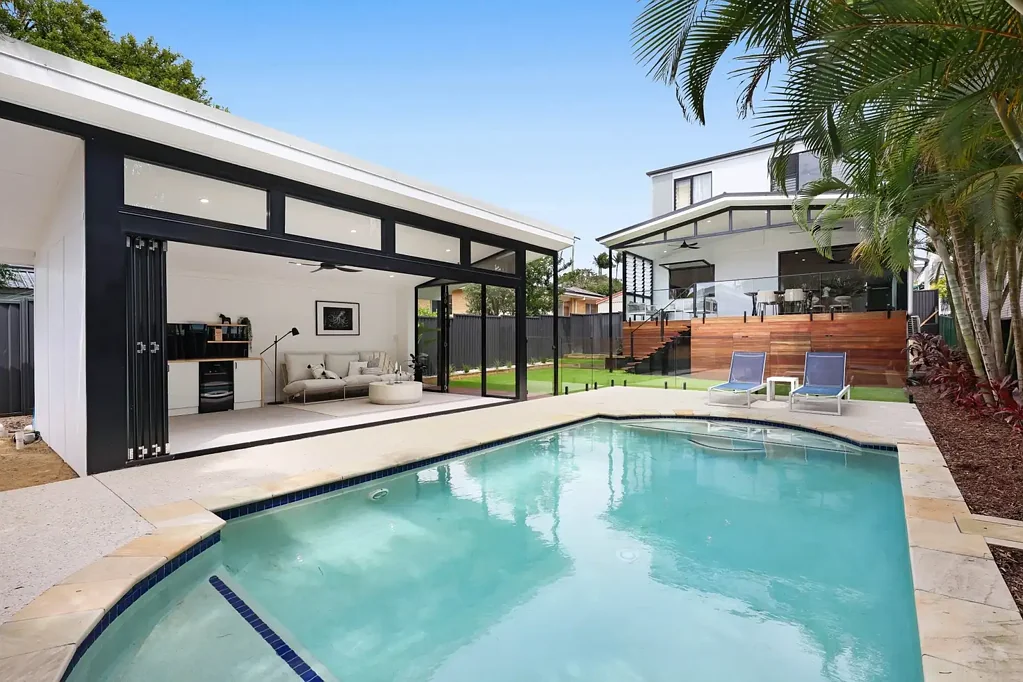 Labrador 4બેડરૂમ Sophisticated Family Entertainer with Exceptional Outdoor Living