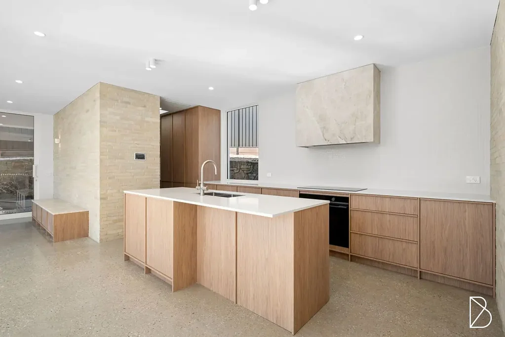 Modern Living in Prime Deakin Location
