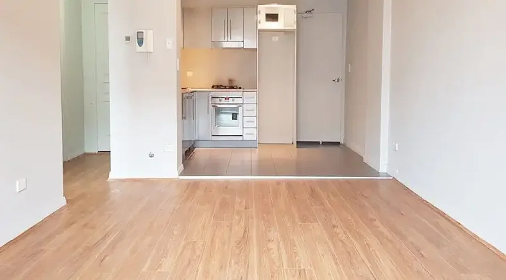 Modern, Large One Bedroom Apartment For Lease!