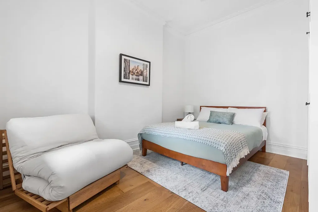 Luxury Modern Renovated Home - Level - Quiet street -AC in living area with yard
