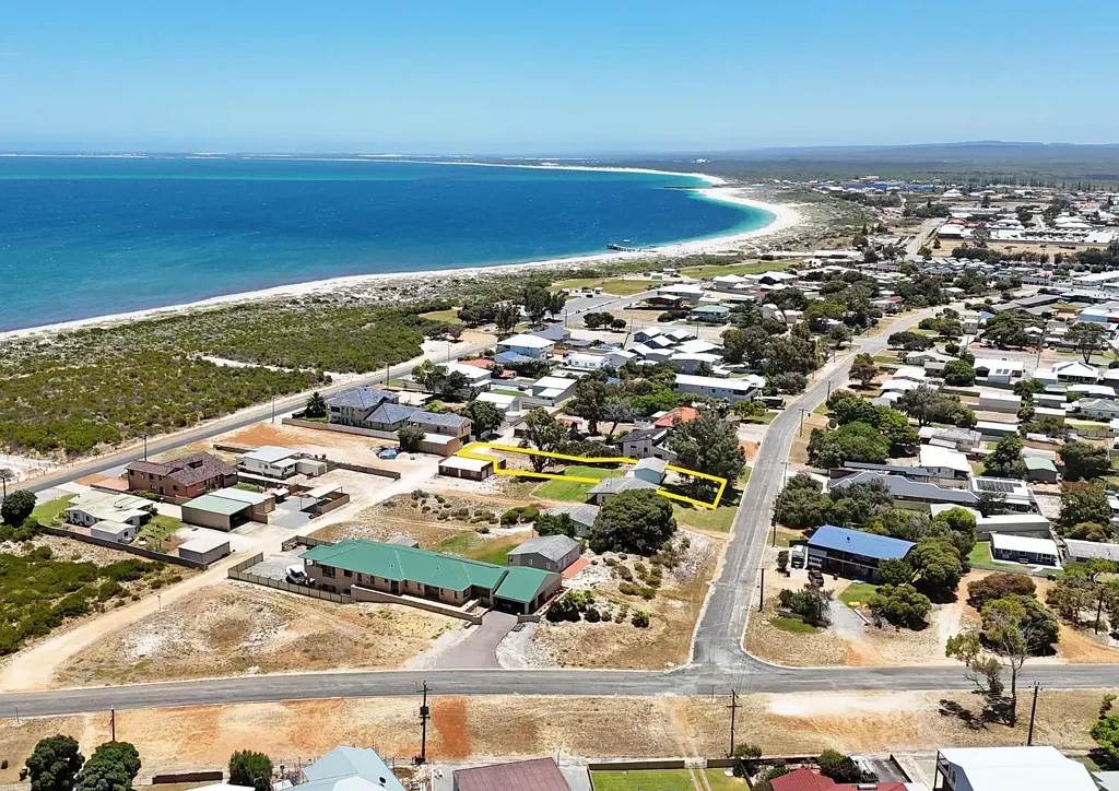 Jurien Bay 2房  Ocean & Island Views on 1,314sqm in the Heart of Jurien