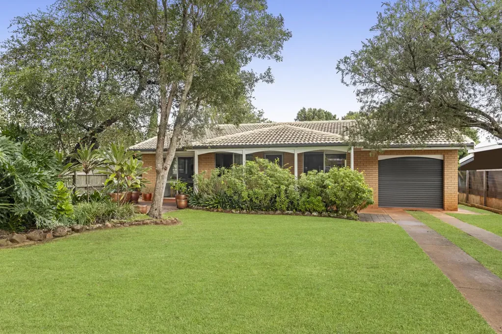 East Toowoomba 3Zimmer Rare Opportunity in one of East Toowoomba's Best Streets!