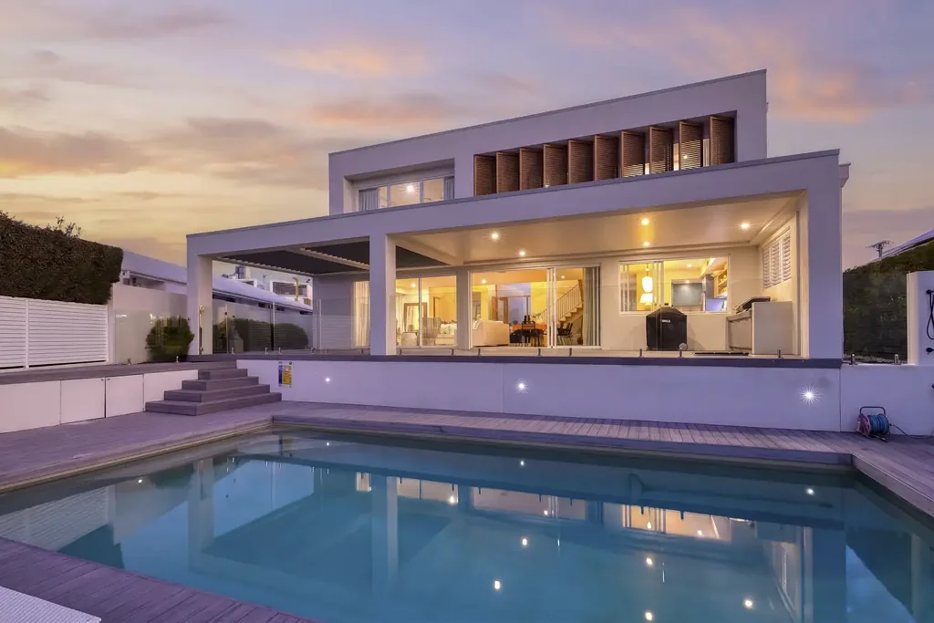 Broadbeach Waters 5Kwarto Exceptional Waterfront Living in the Golden Triangle