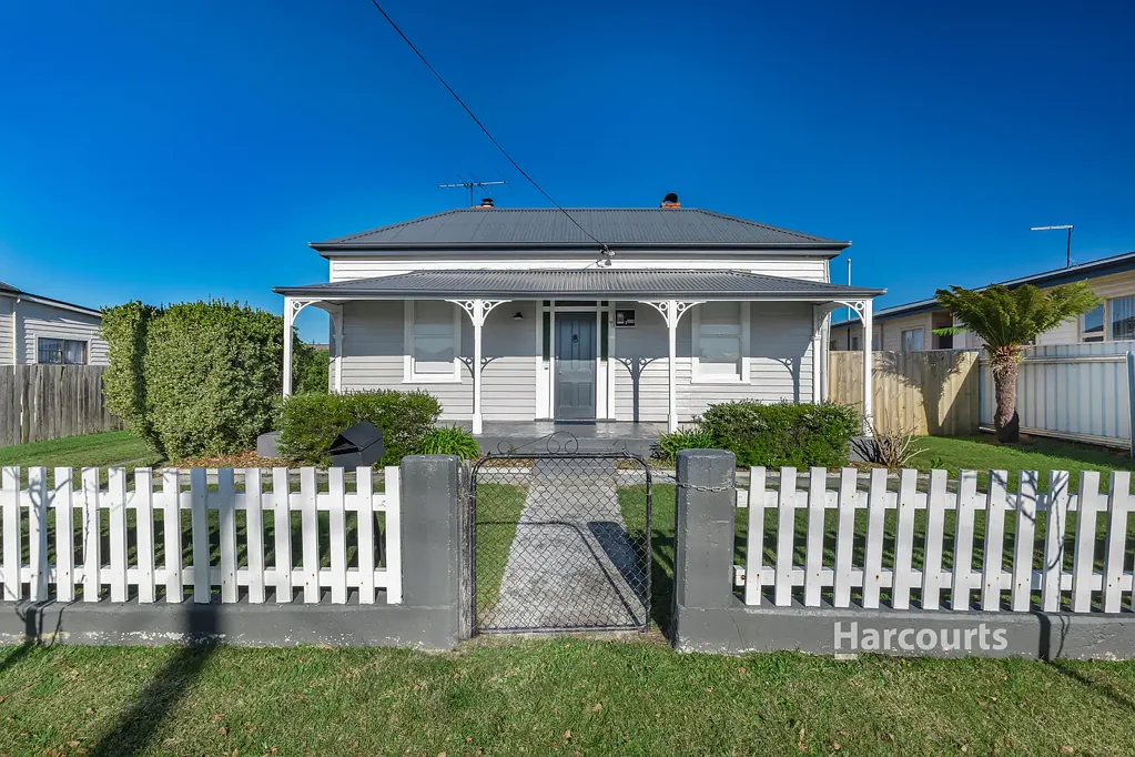 Ulverstone 3chambre Charm, Character & Endless Potential in a Tightly Held Location