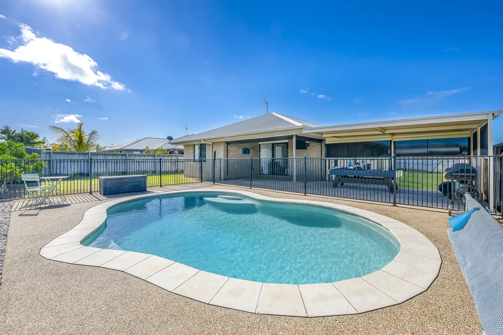 Bargara 4房  🌴 Live the Golf Links Lifestyle – Poolside Living in Beautiful Bargara 🏡☀️🏊