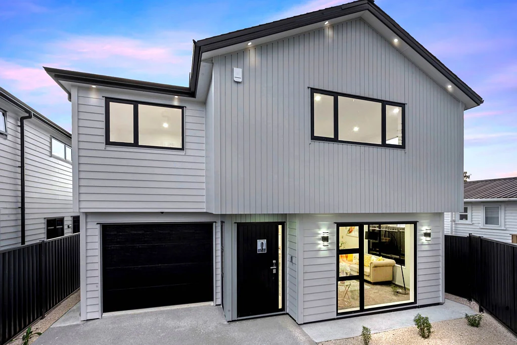 Mangere East 5 Bedroom Massive House For Sale in Mangere