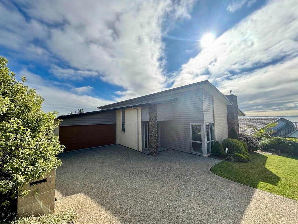 Stylish & Fully-Furnished Family Home