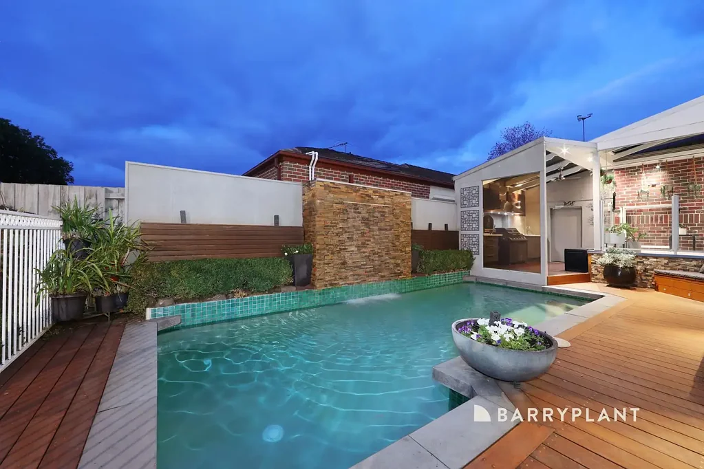Lysterfield 4침실 Large land 828M2 with 2 Garages