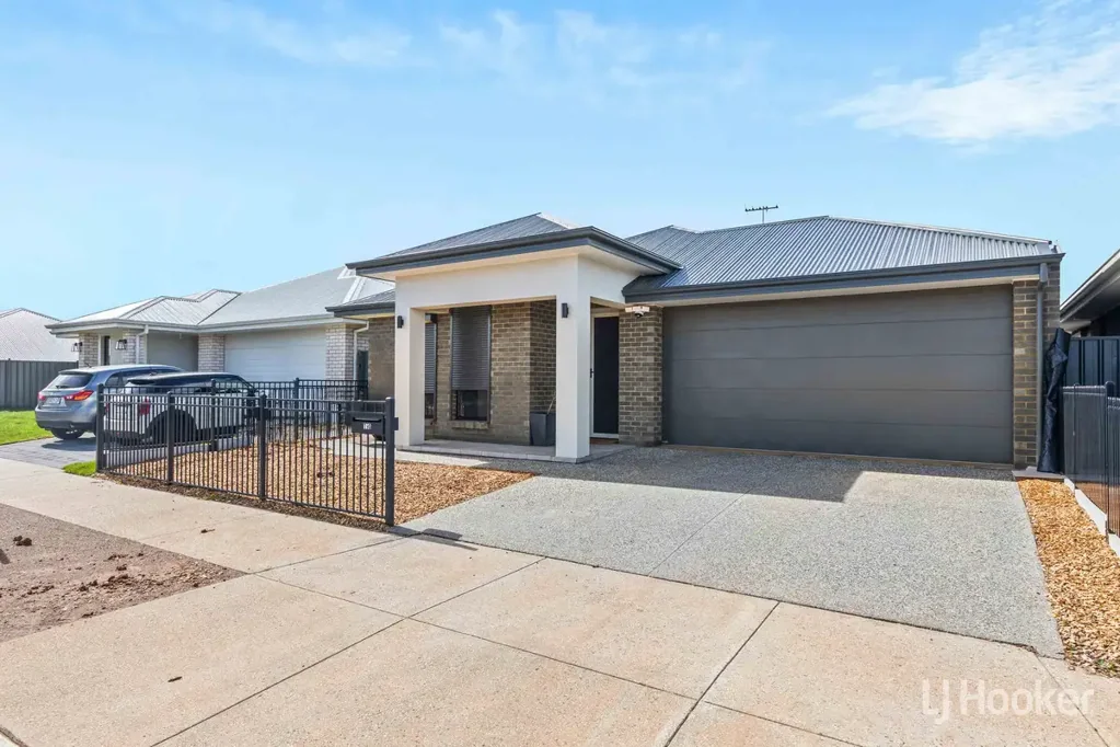 Munno Para 4房  Modern Living in a Near-New Home