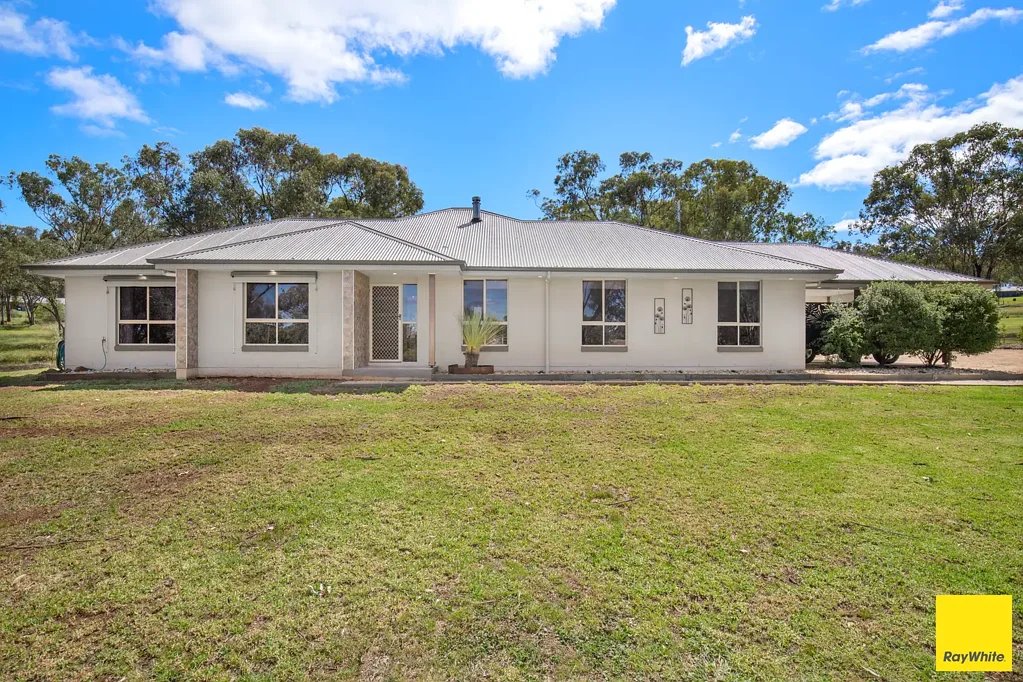Inverell 4房  'Runnymede Heights Estate Acreage Living!'