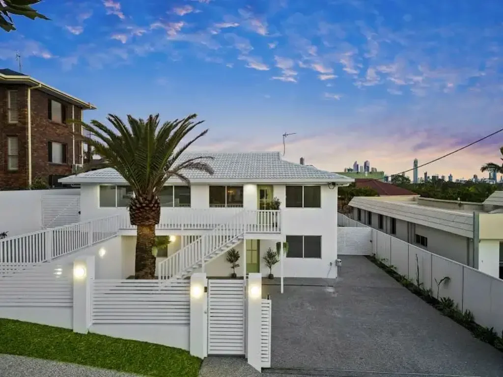 Southport 5ਬੈੱਡਰੂਮ Mediterranean Inspired Luxury - with Skyline & Hinterland Views