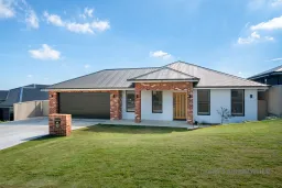 44 NEWLANDS CRES, Kelso