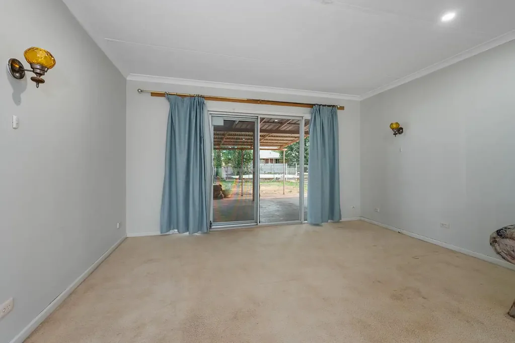 Victory Heights 2房  Huge 1,229sqm Corner Block with R30 Zoning & Future Potential