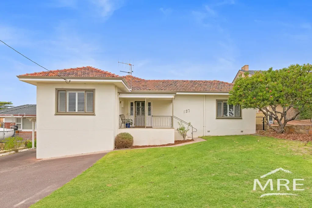 Albany 2房  SPACE, COMFORT AND TIMELESS APPEAL ON A GENEROUS BLOCK