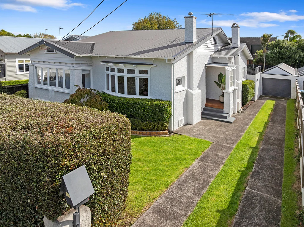 Mount Eden 4chambre Timely GZ opportunity. Exceptional value