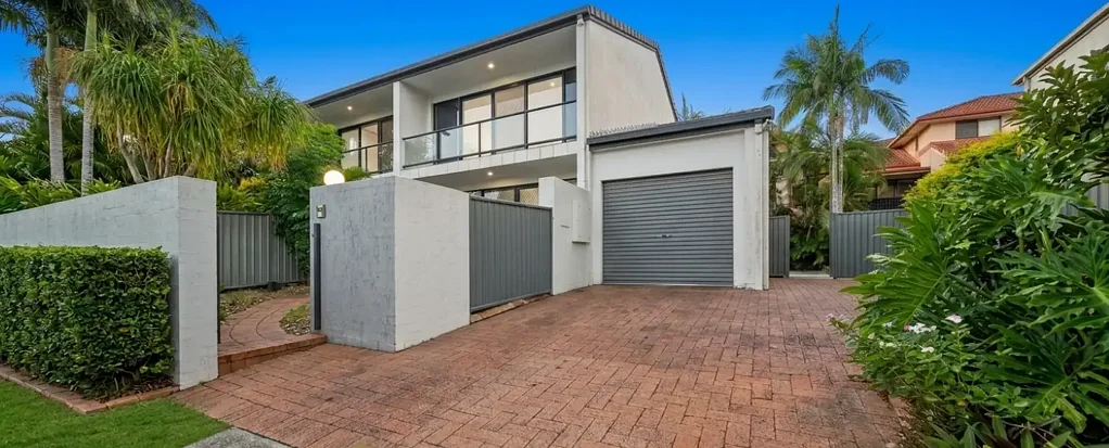 Broadbeach Waters 3ห้องนอน Corner Position | Strong Investment | Coastal Lifestyle