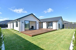 10 Twin Meadows Drive, Casebrook