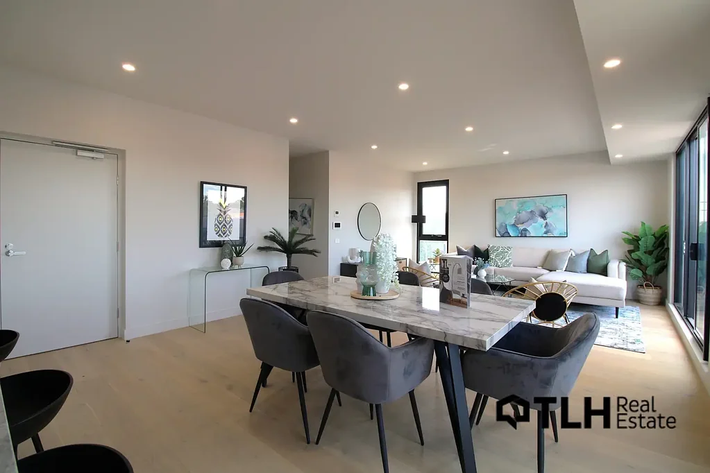 Spacious and Stylish 2 Bedroom, 2 Bathroom Contemporary Apartment