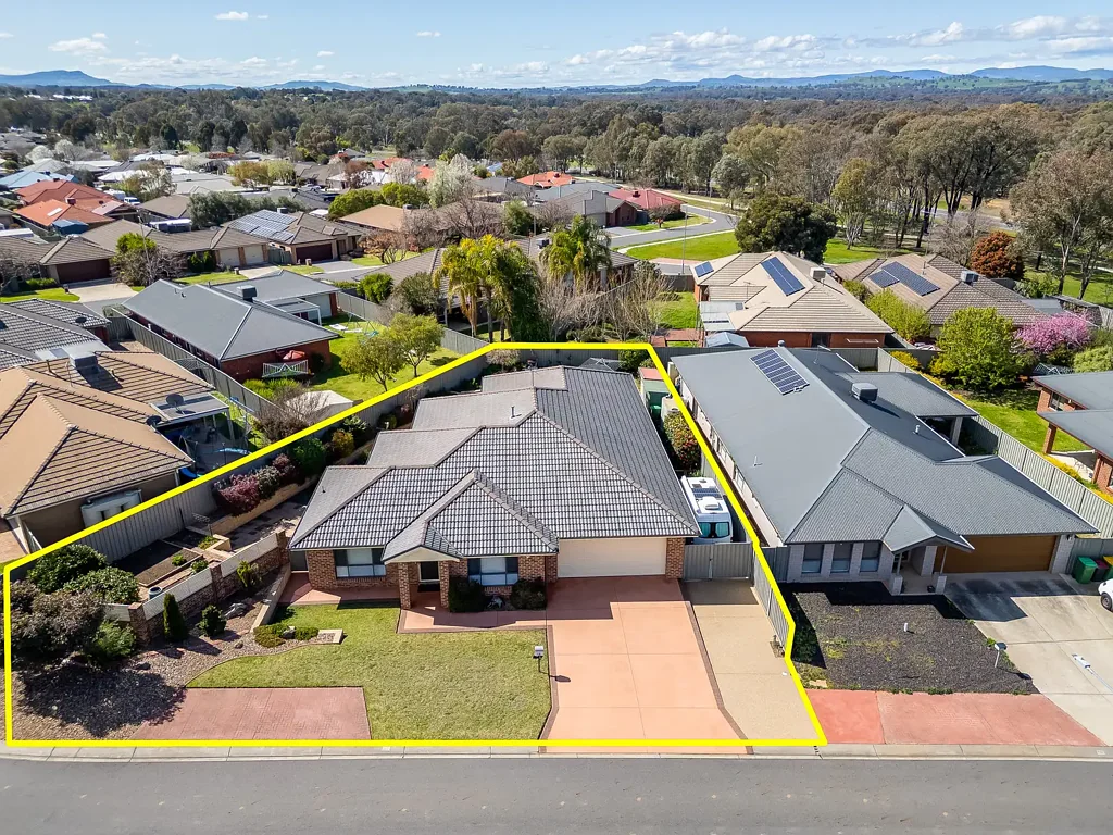 15 Bullfrog Court, Thurgoona, NSW 2640